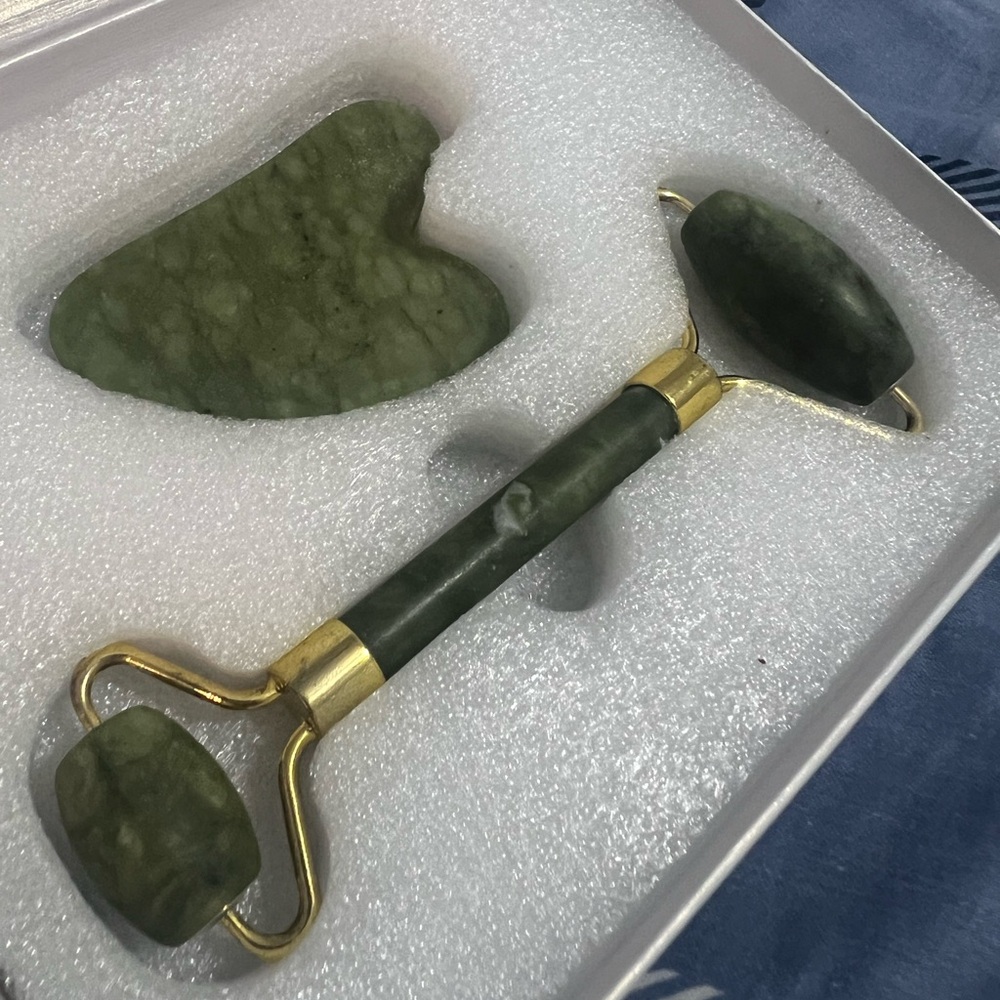 Green Jade Facial Roller & Gua Sha Set